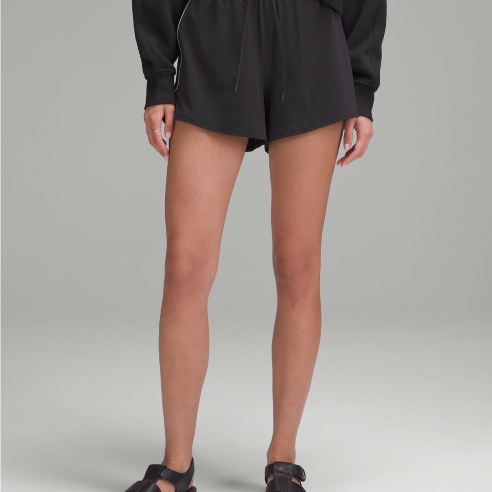 Lululemon court rival high rise short 3’